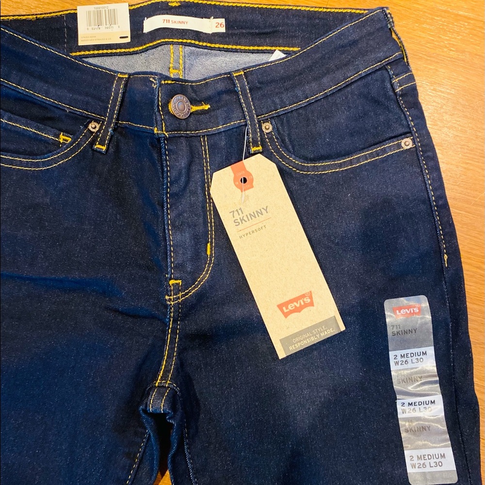 NWT Levi’s 711 Skinny Jeans size 2